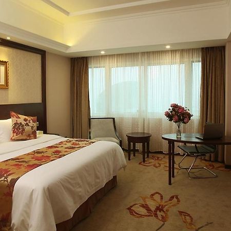 Vienna International Hotel Changzhou Railway Station Bagian luar foto